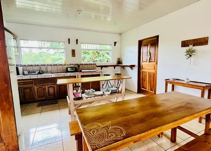 Сasa de vacaciones Cozy Coworking Casa Alma Near Arenal, 2 Bedroom 1 Office, Fiber Optic, Pet Friendly Nuevo Arenal