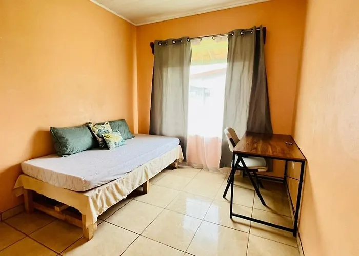 Сasa de vacaciones Cozy Coworking Casa Alma Near Arenal, 2 Bedroom 1 Office, Fiber Optic, Pet Friendly Nuevo Arenal