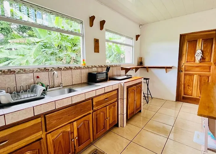 Cozy Coworking Casa Alma Near Arenal, 2 Bedroom 1 Office, Fiber Optic, Pet Friendly *