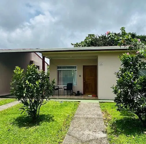 Cozy Coworking Casa Alma Near Arenal, 2 Bedroom 1 Office, Fiber Optic, Pet Friendly Nuevo Arenal
