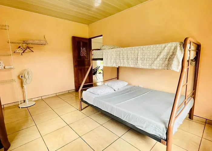 Сasa de vacaciones Cozy Coworking Casa Alma Near Arenal, 2 Bedroom 1 Office, Fiber Optic, Pet Friendly *