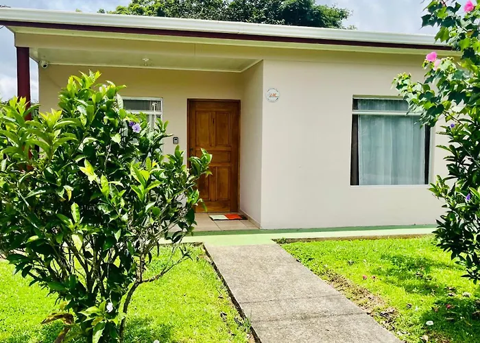 Сasa de vacaciones Cozy Coworking Casa Alma Near Arenal, 2 Bedroom 1 Office, Fiber Optic, Pet Friendly Nuevo Arenal