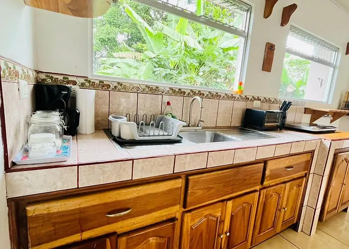 Cozy Coworking Casa Alma Near Arenal, 2 Bedroom 1 Office, Fiber Optic, Pet Friendly